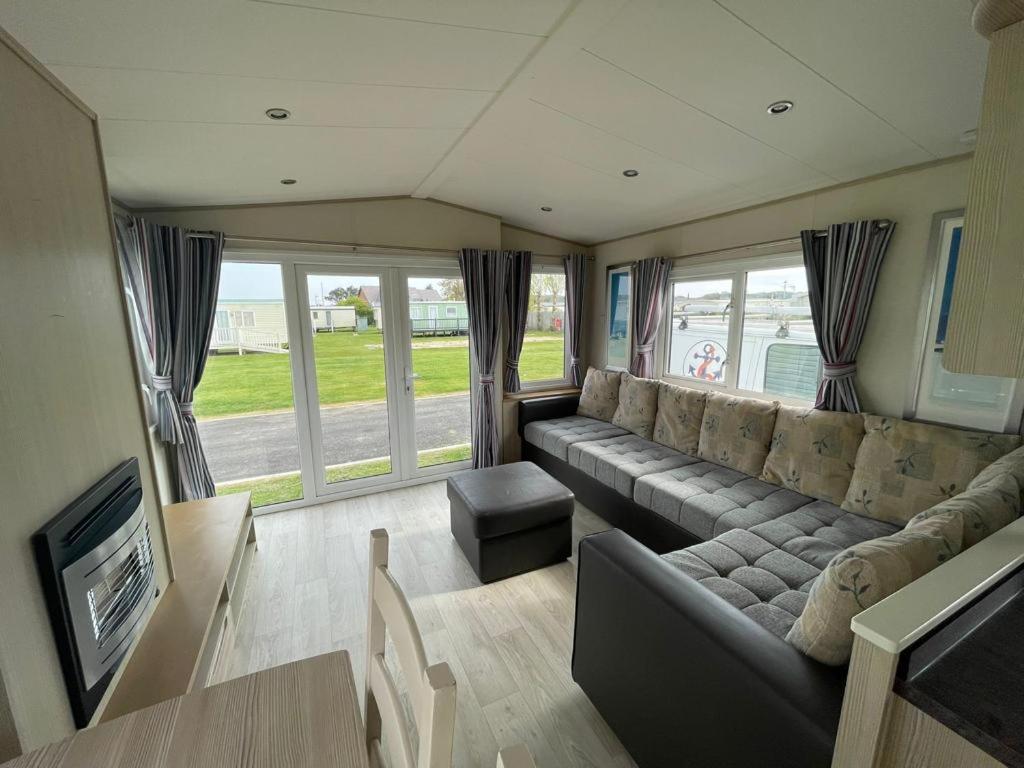 Pg177 Golden Palm Resort 8 Berth Caravan With Decking Чапъл Сейнт Лионардс Екстериор снимка
